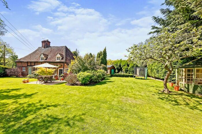 3 Bedroom Detached House For Sale In Holly Bushes, Milstead, Sittingbourne, ME9