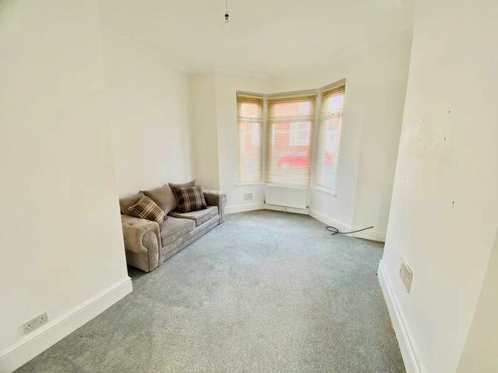 3 Bedroom Flat To Rent In Amherst Crescent, Barry, CF62
