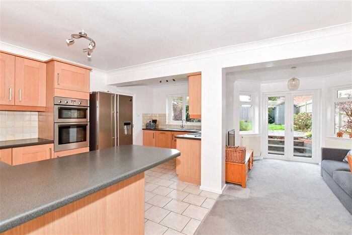 3 Bedroom Semi-Detached House For Sale In Southwood, Maidstone, Barming, Kent, ME16