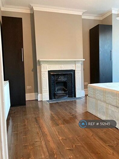 3 Bedroom Flat To Rent In Latchmere Road, London, SW11