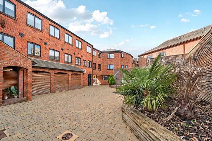 2 Bedroom Apartment To Rent In The Broadway, Chesham, HP5