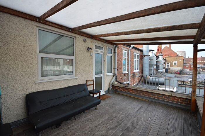 2 Bedroom Flat To Rent In Handel Parade, Whitchurch Lane, Edgware, HA8