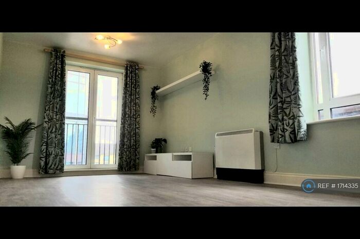 1 Bedroom Flat To Rent In Chertsey Road, Woking, GU21