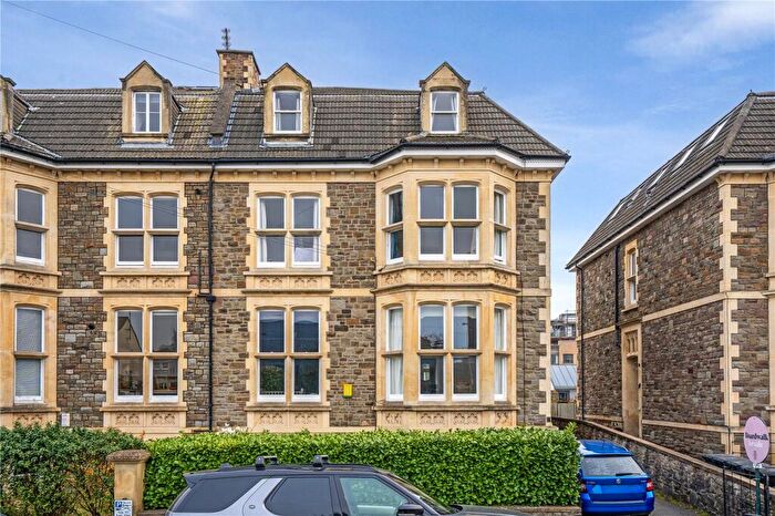 2 Bedroom Apartment For Sale In Iddesleigh Road, Redland, Bristol, BS6