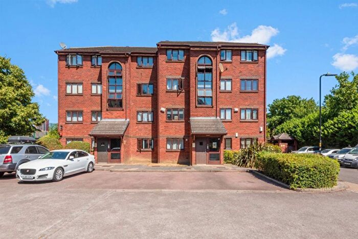 1 Bedroom Flat To Rent In Cotton Avenue, Acton, W3