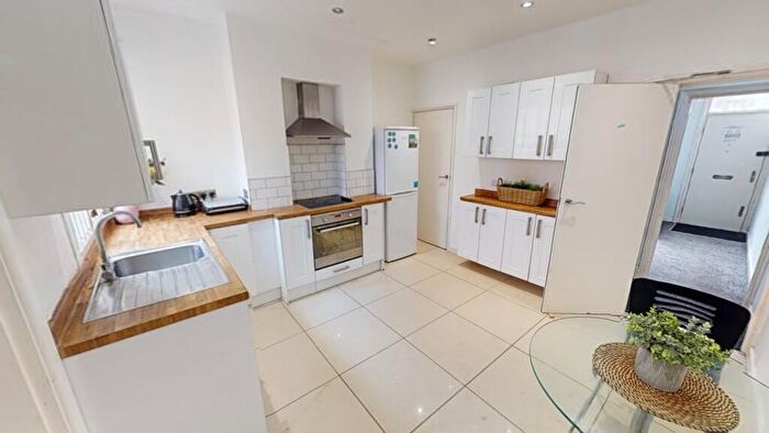 3 Bedroom Terraced House To Rent In St Pauls Avenue, Nottingham, NG7