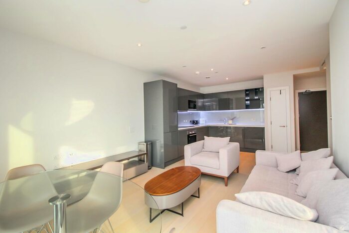 1 Bedroom Flat To Rent In Cassia Point, Glasshouse Gardens, Stratford, E20