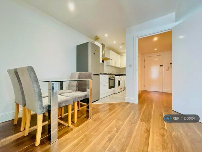 2 Bedroom Flat To Rent In Hoxton Street, London, N1