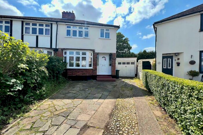 3 Bedroom Semi-Detached House To Rent In Addlestone, KT15
