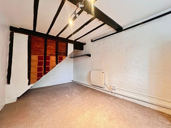 3 Bedroom Semi-Detached House For Sale In The Street, Hothfield, TN26 - Photo 6