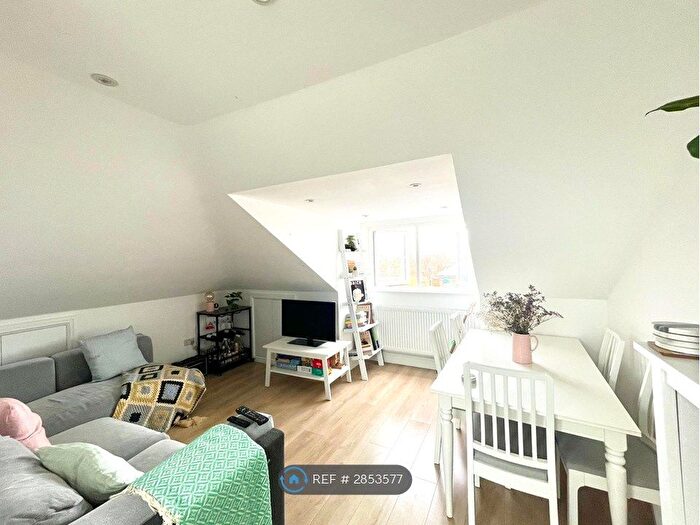 3 Bedroom Maisonette To Rent In West End Lane, London, NW6