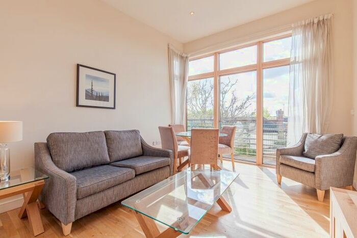 2 Bedroom Flat To Rent In Five Mile Drive, Oxford OX2