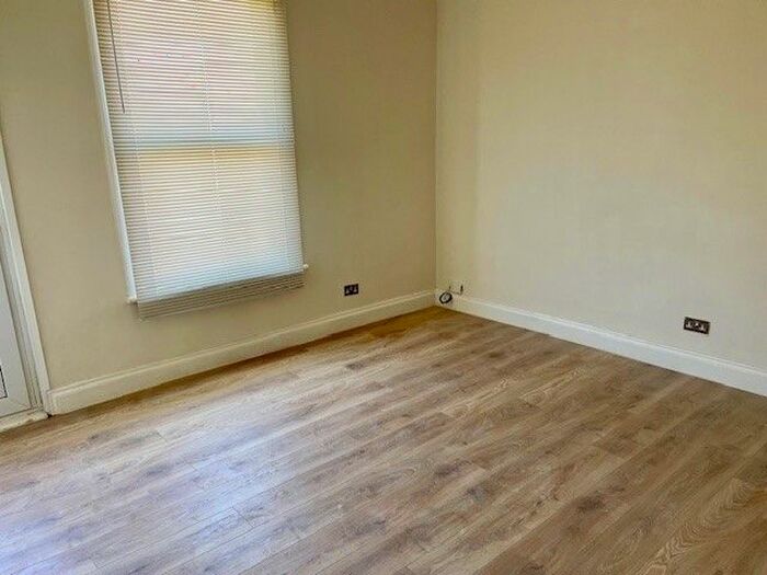 1 Bedroom Flat To Rent In Britannia Road, Westcliff-On-Sea, SS0