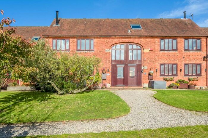 2 Bedroom Barn Conversion For Sale In Lower Hill Farm, Frankley Green, B32