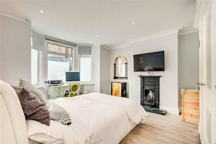 2 Bedroom Flat To Rent In Disraeli Road, Putney, London, SW15