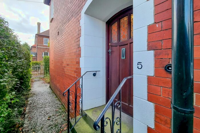 2 Bedroom Flat To Rent In Woodside Walk, Harrogate, HG1