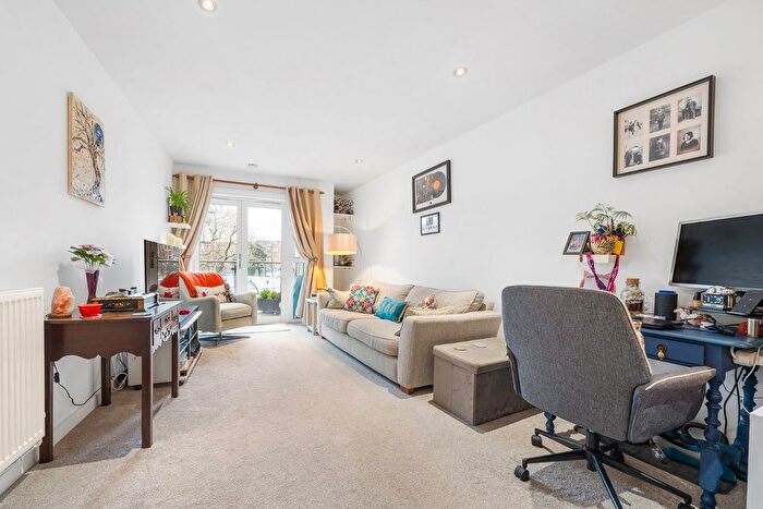 2 Bedroom Flat For Sale In Brickfield Road, SW4