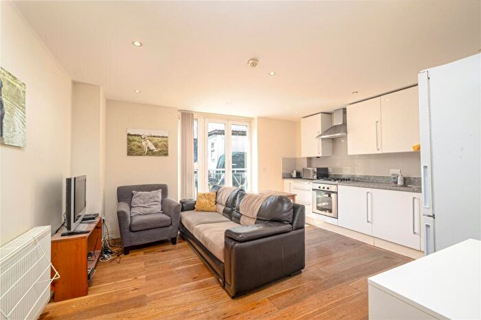 2 Bedroom Apartment To Rent In High Street, Crouch End, London, N8