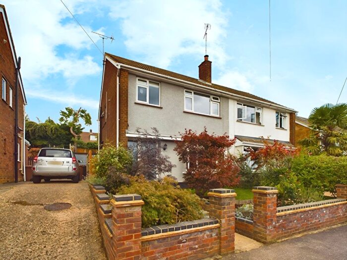 3 Bedroom Semi-Detached House For Sale In Lindsay Avenue, Hitchin, SG4