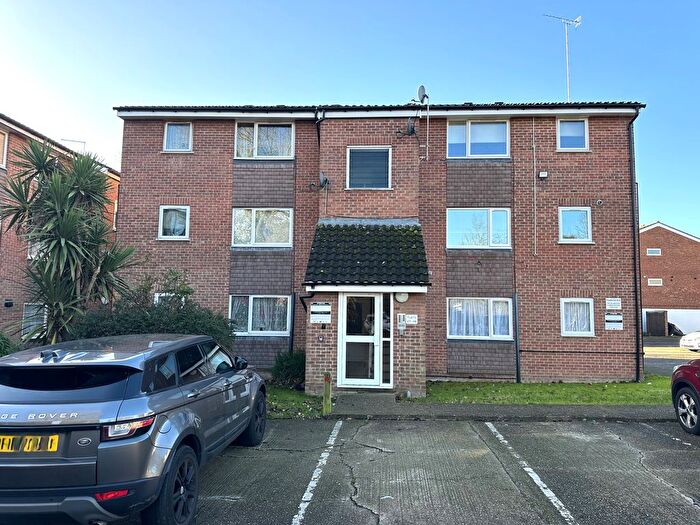 Studio To Rent In Makepeace Road, Northolt, UB5