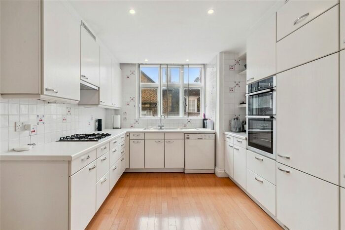 3 Bedroom Flat To Rent In Portland Place, Fitzrovia, W1B