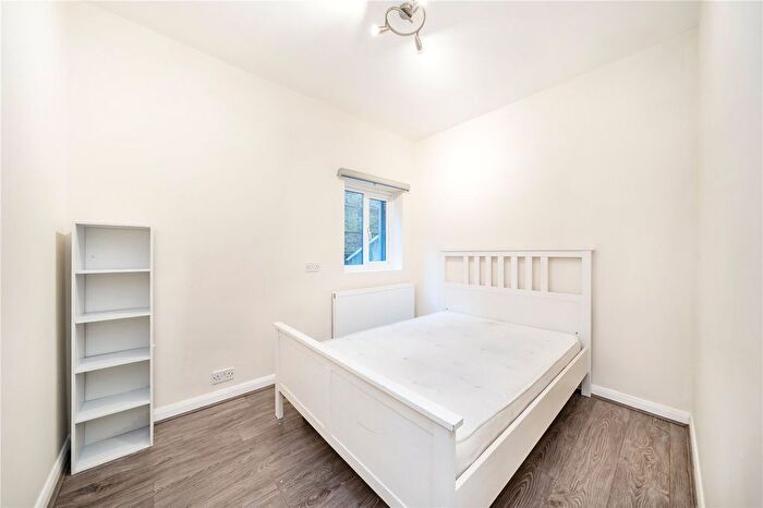 1 Bedroom Flat To Rent In Gleneldon Road, London, SW16