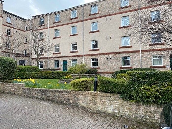 2 Bedroom Flat To Rent In Sinclair Close, Gorgie, Edinburgh, EH11