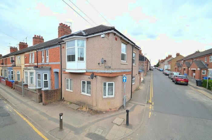 2 Bedroom Flat To Rent In Wood Street, Kettering, Northamptonshire, NN16