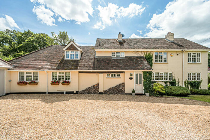 4 Bedroom Detached House For Sale In Heath Lane, Crondall, Farnham, GU10