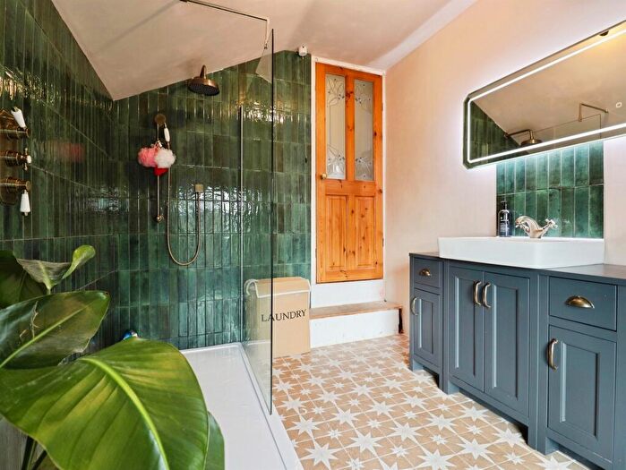 2 Bedroom Terraced House For Sale In Railway Street, Cardiff, CF24