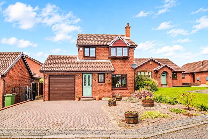 3 Bedroom Detached House For Sale In Dale View, Pontefract, WF8