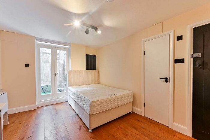 Studio To Rent In Fairholme Road, Barons Court, London, W14