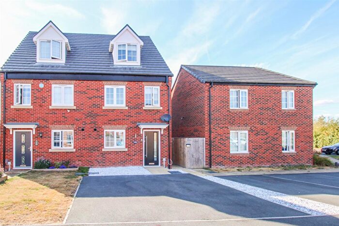 3 Bedroom Semi Detached House For Sale In Aspen Avenue, Normanton, WF6