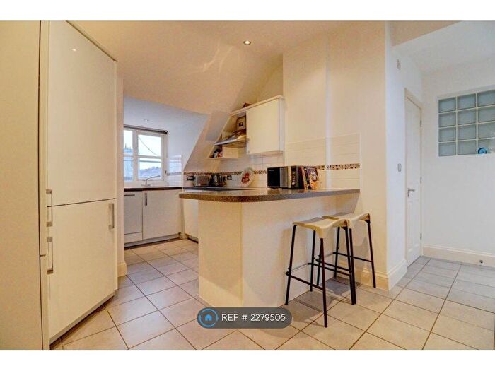 2 Bedroom Flat To Rent In Corporation Street, High Wycombe, HP13