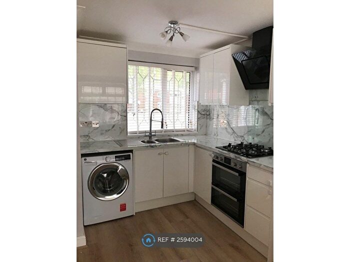 2 Bedroom End Of Terrace House To Rent In Langdon Walk, Birmingham, B26