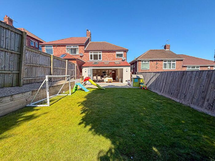3 Bedroom Semi-Detached House For Sale In Oakfield Road, Lobley Hill, Gateshead, NE11