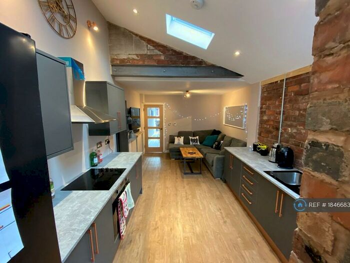 5 Bedroom Terraced House To Rent In Daisy Road, Birmingham, B16