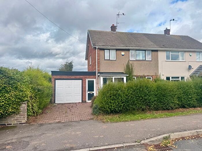 3 Bedroom Semi-Detached House For Sale In Chatsworth Close, Shepshed, LE12