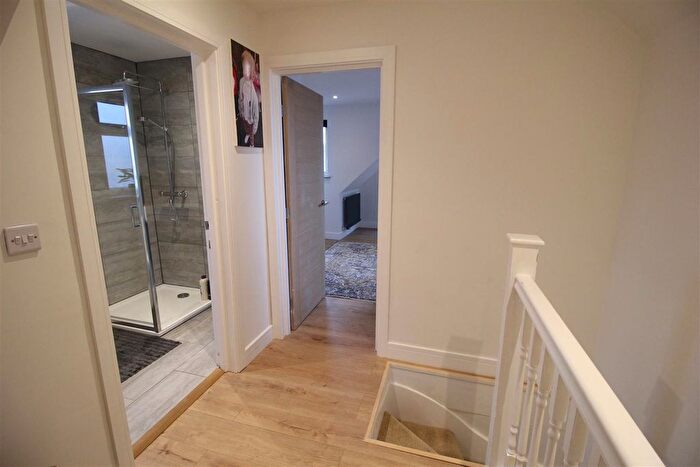4 Bedroom Detached House For Sale In Beaufort Way, Ewell, Epsom, KT17