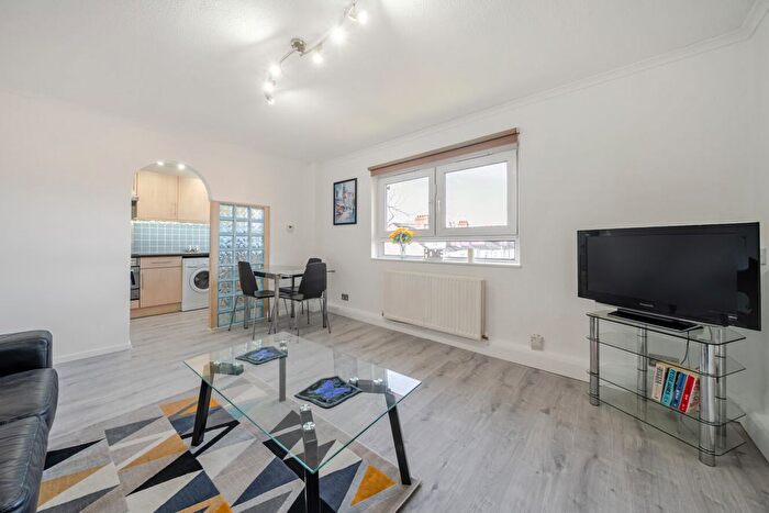 1 Bedroom Flat For Sale In Wilkinson Way, Chiswick, London, W4