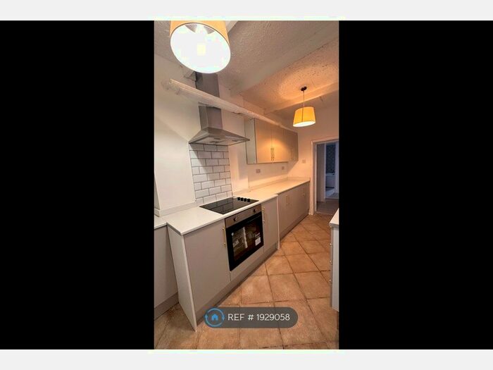 3 Bedroom Semi-Detached House To Rent In Delce Road, Rochester, ME1