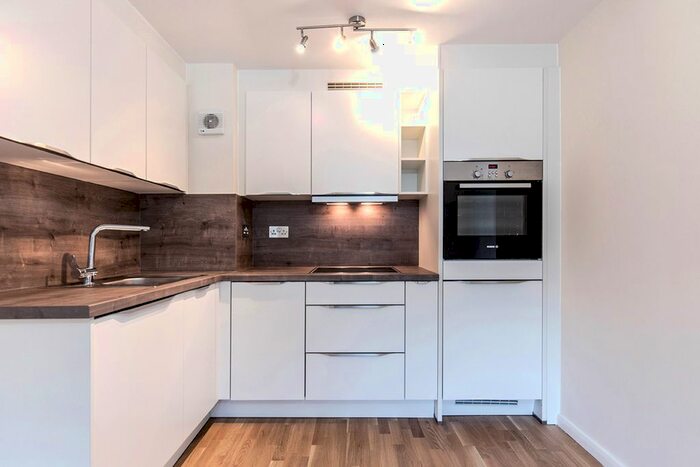 1 Bedroom Flat To Rent In Bushey Grove Road, Bushey, WD23