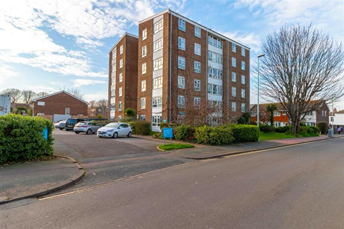 1 Bedroom Flat For Sale In Clifton Road, Worthing, BN11