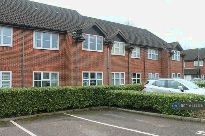 2 Bedroom Flat To Rent In Tongham Meadows, Tongham, Farnham, GU10