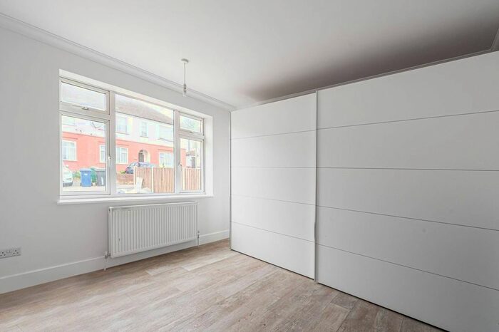 2 Bedroom Maisonette To Rent In Marlborough Gardens, Whetstone, London, N20