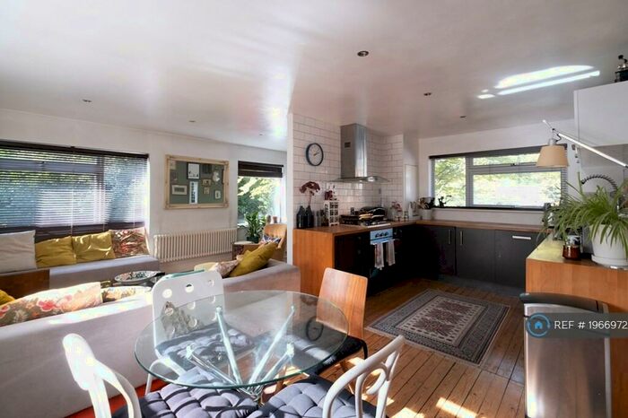 2 Bedroom Flat To Rent In Great Brownings, London, SE21