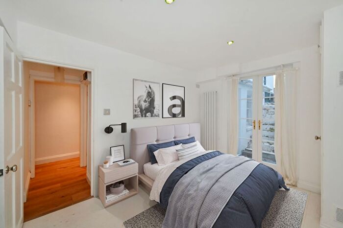 2 Bedroom Flat To Rent In Cambridge Gardens, London, W10