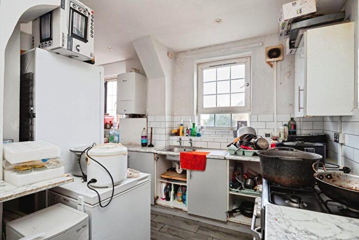 3 Bedroom Flat For Sale In Flat, Kendal House, Shore Place, London, E9 - Photo 6