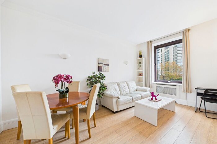 2 Bedroom Flat To Rent In Whitehouse Apartments, Belvedere Road, London, SE1