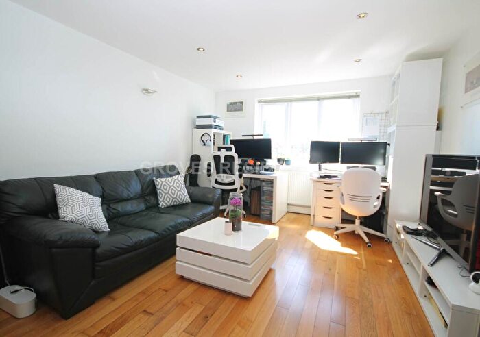 1 Bedroom Flat For Sale In Olympic Court, New Malden, KT3
